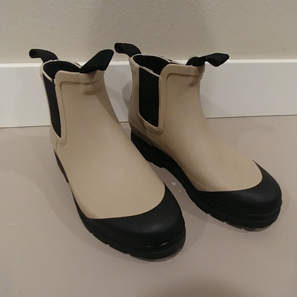 Everlane Rain Boot in Stone
